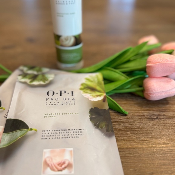 OPI Pro Spa Skincare Set: Protective Hand Serum 225 ml + 2 Adv. Softening gloves - Picture 1 of 16